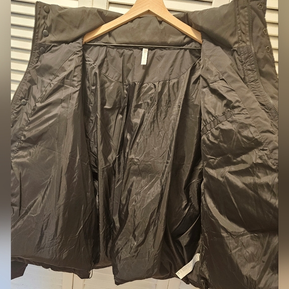 New Fabletics Essential Puffer Black Jacket Size 4XL - Picture 5 of 7